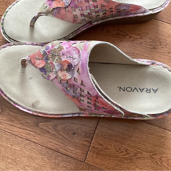 Aravon by New Balance Leather Women’s Sandals. Size 8. B2 - Picture 3 of 7